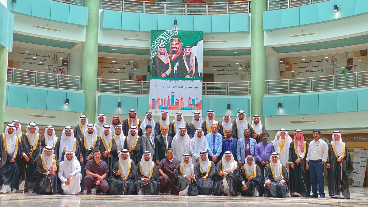 Jil7N's tweet photo. مليون لايك لاقوى دفعه بالتمريض 🤍🤍🎉
#PSAU 🎉🎉🎉🎉🎉#Nursing #nures https://t.co/gBXNQtfID2