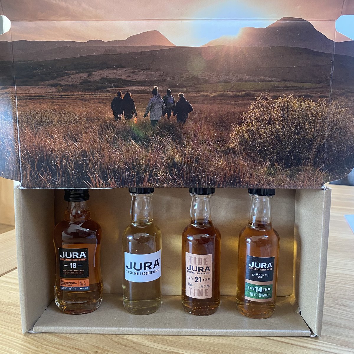 5 mins to go until my first <a href="/TweetTastings/">The Whisky Wire Tastings</a> for a while!! Looking forward to this. Who needs football?! 😂 #JuraWhisky