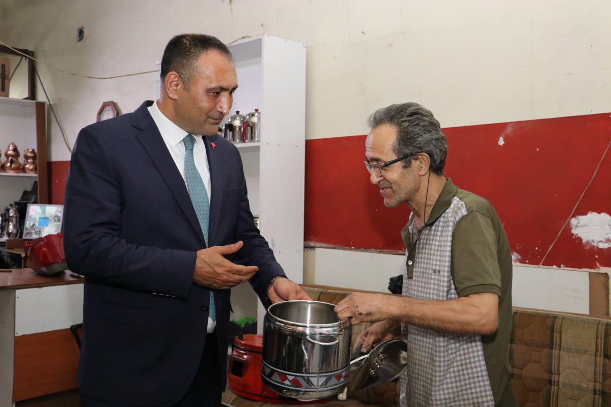 atsizafsin's tweet photo. Mersin Gençlik Eğitim ve Kültür Vakfı'nı (MEGEV) ziyaret ederek, Yönetim Kurulu Başkanı Sayın Mehmet Nihat Yılmaz ve vakıf üyeleri ile bir araya geldik. Ziyaretimizin ardından esnaf ve vatandaşlarımızla da sohbet ettik. 
#MEGEV https://t.co/soAJ7R3TXk