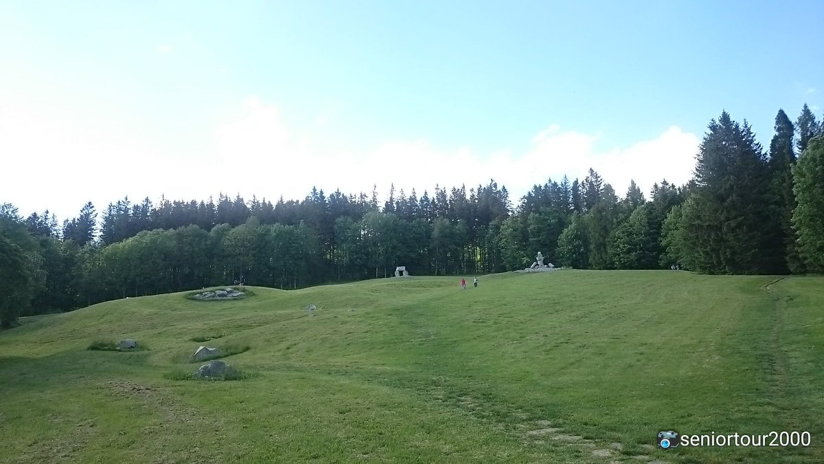 seniortour2000's tweet photo. #stredanavrcholu #vrcholnastredu "Strastiplná"😁 cesta na Moravu vyvážena procházkou po milovaném Jeseníku..Jižní svah, Cesta života a Sluneční brána #SpaJesenik #Priessnitz #balneopark https://t.co/CwTRl1deBx