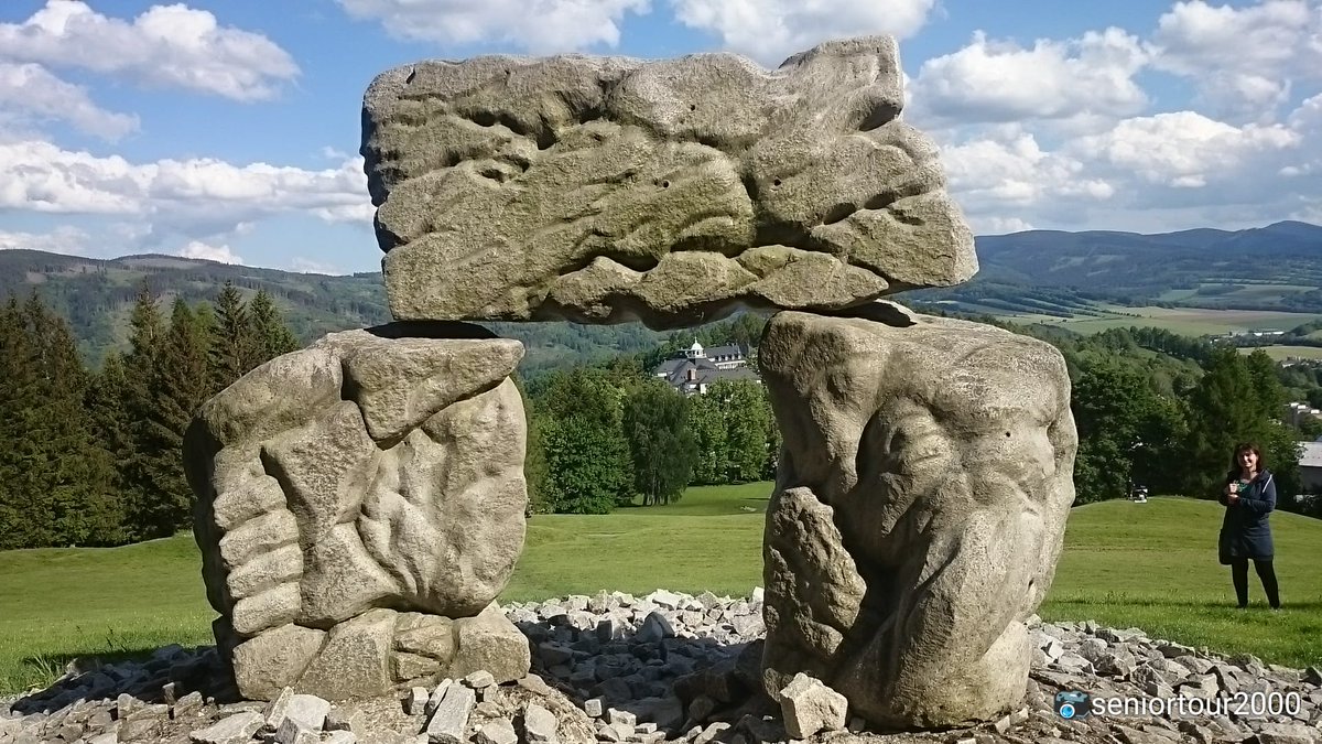 seniortour2000's tweet photo. #stredanavrcholu #vrcholnastredu "Strastiplná"😁 cesta na Moravu vyvážena procházkou po milovaném Jeseníku..Jižní svah, Cesta života a Sluneční brána #SpaJesenik #Priessnitz #balneopark https://t.co/CwTRl1deBx