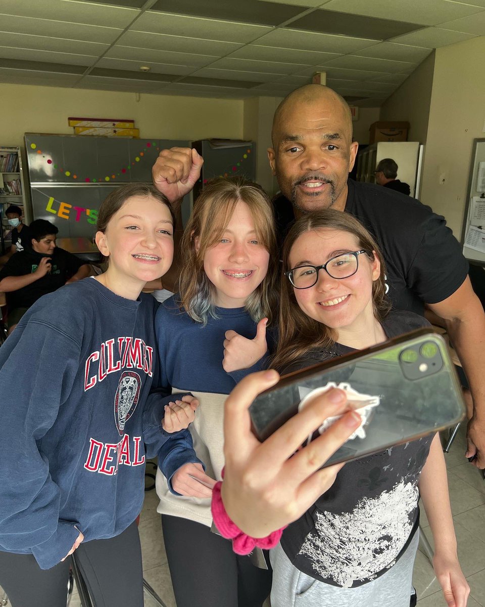 LFSchool1 tweet media