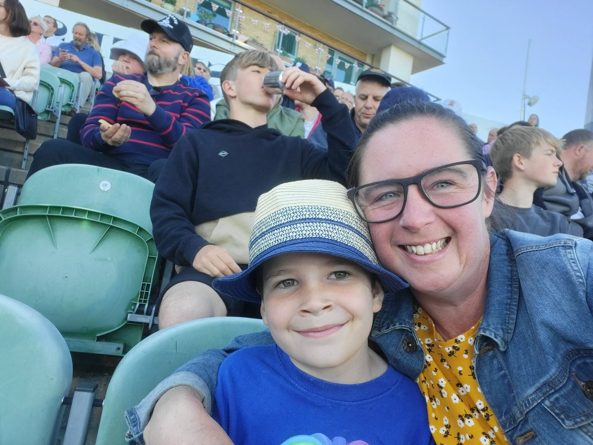 Beckylambert77's tweet image. Ted&apos;s first cricket match!  #streaminstyle @SomersetCCC @ItsTradeNation