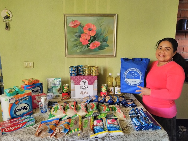FIMLM's tweet photo. 🇲🇽 La Dra.@MLPiraquive continúa apoyando a familias vulnerables en Edo. México con la entrega de despensas integrales y kits de aseo personal en beneficio de mas de 800 personas de los municipios de Cuautitlán Izcalli, Naucalpan, Tlalnepantla y Tezoyuca.
👉https://t.co/xdtVZ31cM4 https://t.co/mKQKCwvasO