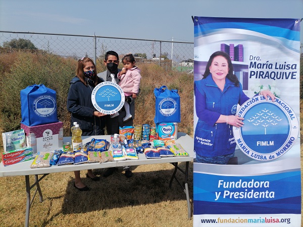 FIMLM's tweet photo. 🇲🇽 La Dra.@MLPiraquive continúa apoyando a familias vulnerables en Edo. México con la entrega de despensas integrales y kits de aseo personal en beneficio de mas de 800 personas de los municipios de Cuautitlán Izcalli, Naucalpan, Tlalnepantla y Tezoyuca.
👉https://t.co/xdtVZ31cM4 https://t.co/mKQKCwvasO