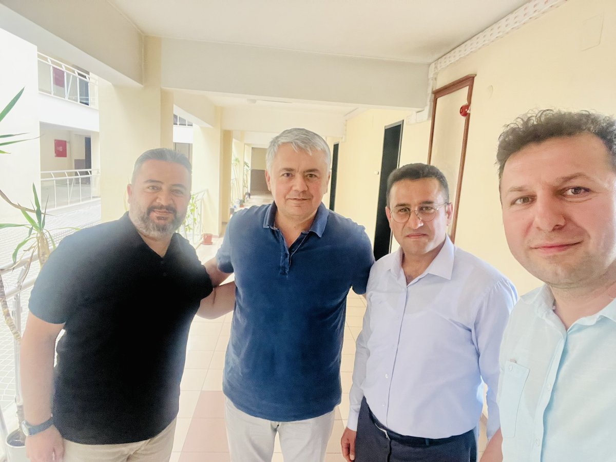 rozgurtunc's tweet photo. #YönetimEğitilmedenEğitimYönetilmez         NEÜ Eğitim Yönetimi Bilim Dalında Yüksek Lisansımızı tamamlayarak diploma almaya hak kazandık.Emekleri için Danışmanımız Prof.Dr Mustafa Yavuz hocamız ile fakültenin değerli hocalarına teşekkür ederiz.   @mmustafayavuz @Selim__Dursun https://t.co/0bkZwRJhv7
