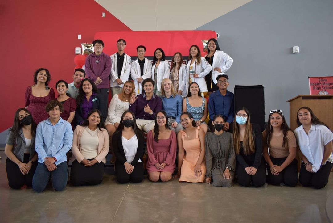 ELPASO_ISD's tweet photo. Meet El Paso's newest Licensed Vocational Nurses! 👩‍⚕️ Congratulations to the @SilvaMagnet seniors who successfully completed their LVN program. These Foxes 🦊 completed all requirements to become ✅ accredited in the midst of a pandemic. #EPISDProud @viva_lajeff @JSHS_Official https://t.co/484weHW31F