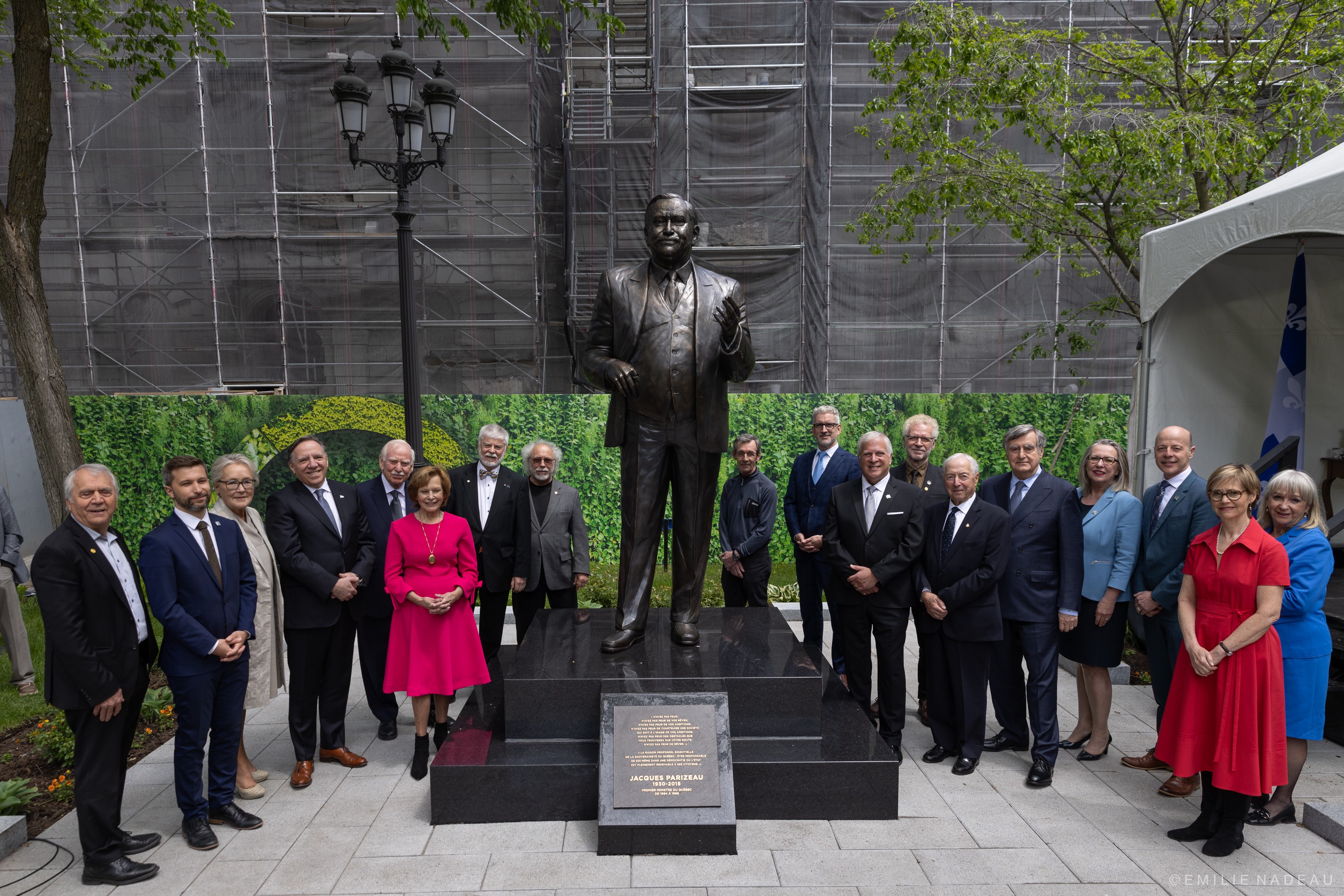 François Legault on X: "J'étais rempli de fierté aujourd'hui à l'occasion  du dévoilement de la nouvelle statue en l'hommage de Jacques Parizeau  devant l'Assemblée nationale du Québec. Merci pour tout, Monsieur Parizeau.