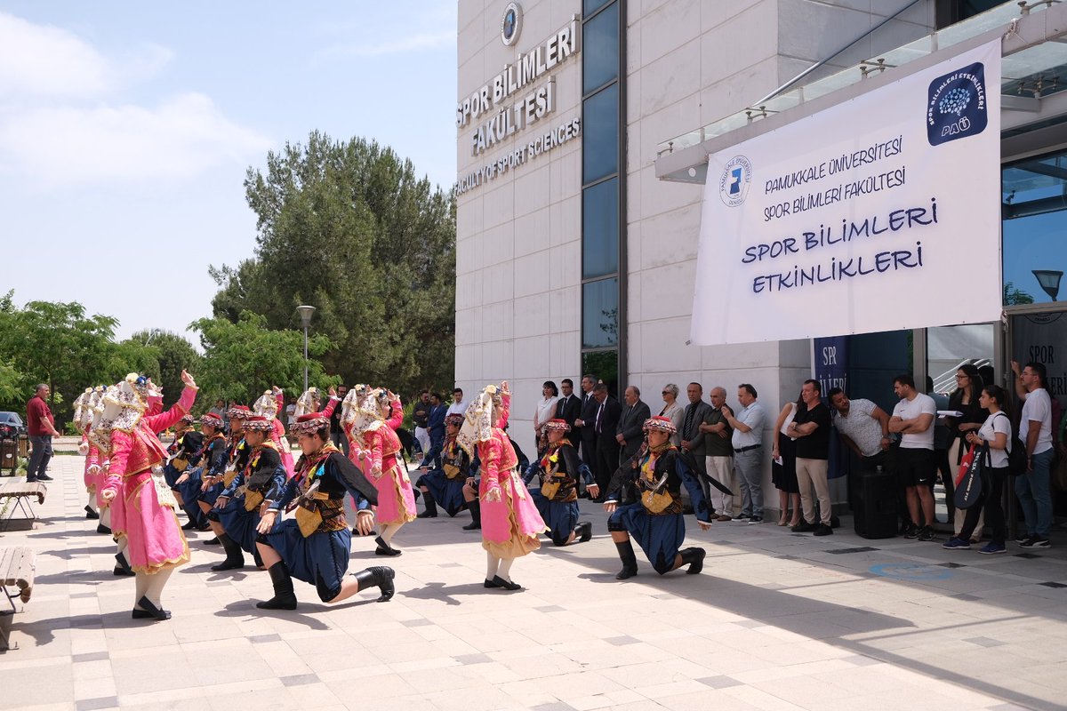 Öğrencilerimizin bitirme projelerinin ardından çok değerli misafirlerimizin konuşmaları, sanat galerisi açılışı ve halk oyunları gösterisi ile VI. Spor Bilimleri Etkinlikleri açılış töreni gerçekleştirildi.
<a href="/GokceErturann/">Gökçe Erturan</a> <a href="/ynsarsln/">YUNUS ARSLAN</a> <a href="/utkuAlemdaroglu/">utku Alemdaroğlu</a> <a href="/ugursonmezoglu/">Prof. Dr. Uğur Sönmezoğlu</a>
