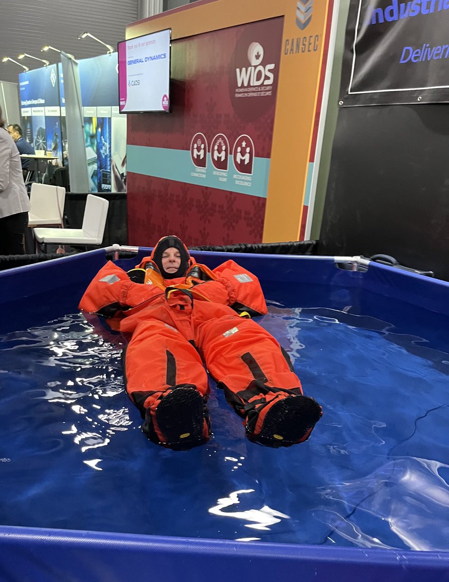 Award for best booth at #CANSEC def goes to this guy from Arctic 10+ demoing an advanced cold-water survival suit ⁦@CadsiCanada⁩ #justchillin