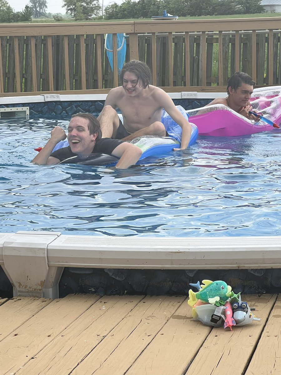 Snidergov's tweet photo. AP GOV pool party was a success and no rain!  #APgovrocks https://t.co/wKDBFXD9UA