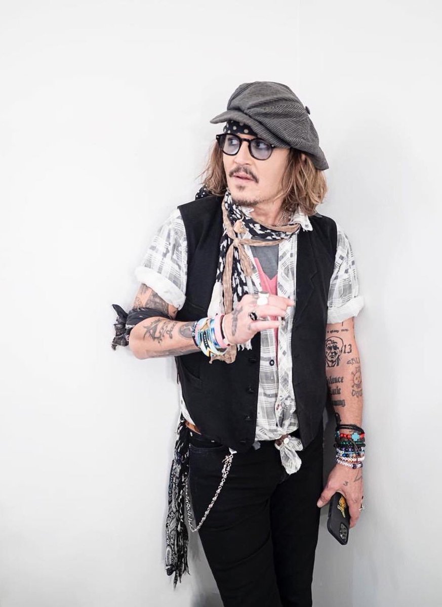 ReemDepp's tweet photo. 📸Ross Halfin “London - Great to be home. Even better to spend an evening photographing this fine gentleman” #johnnydepp https://t.co/RNu5v0YXwG