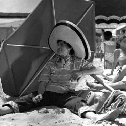 Πως νομίζω πως δείχνω στην παραλίας vs πως είμαι στην πραγματικότητα!