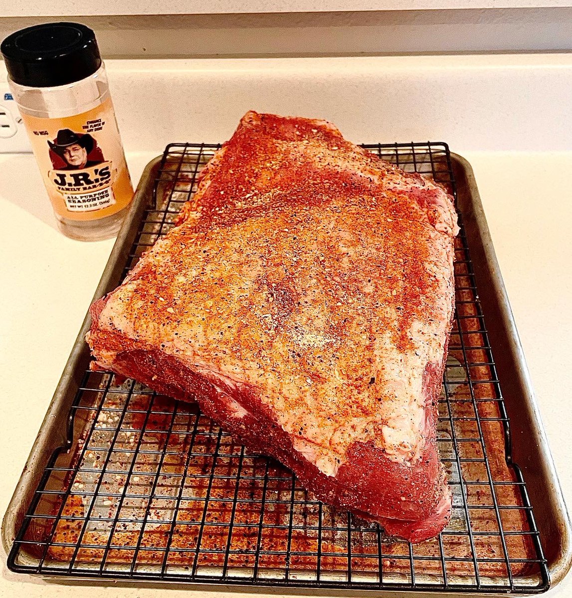 AvhcBeaver's tweet photo. Pulled Pork!!!
Seasoned with @JRsBBQ all purpose seasoning, smoked with hickory on my @kamadojoe Big Joe II
#foodie #foodofinstagram #foodpic #ilovefood #yummy #foodjourney #BeaversKitchen #foodporn #pulledpork #jrsbbq #jrsbbqallpurposeseasoning #kamadojoe #hickorysmoked https://t.co/mA4y8LRUGn