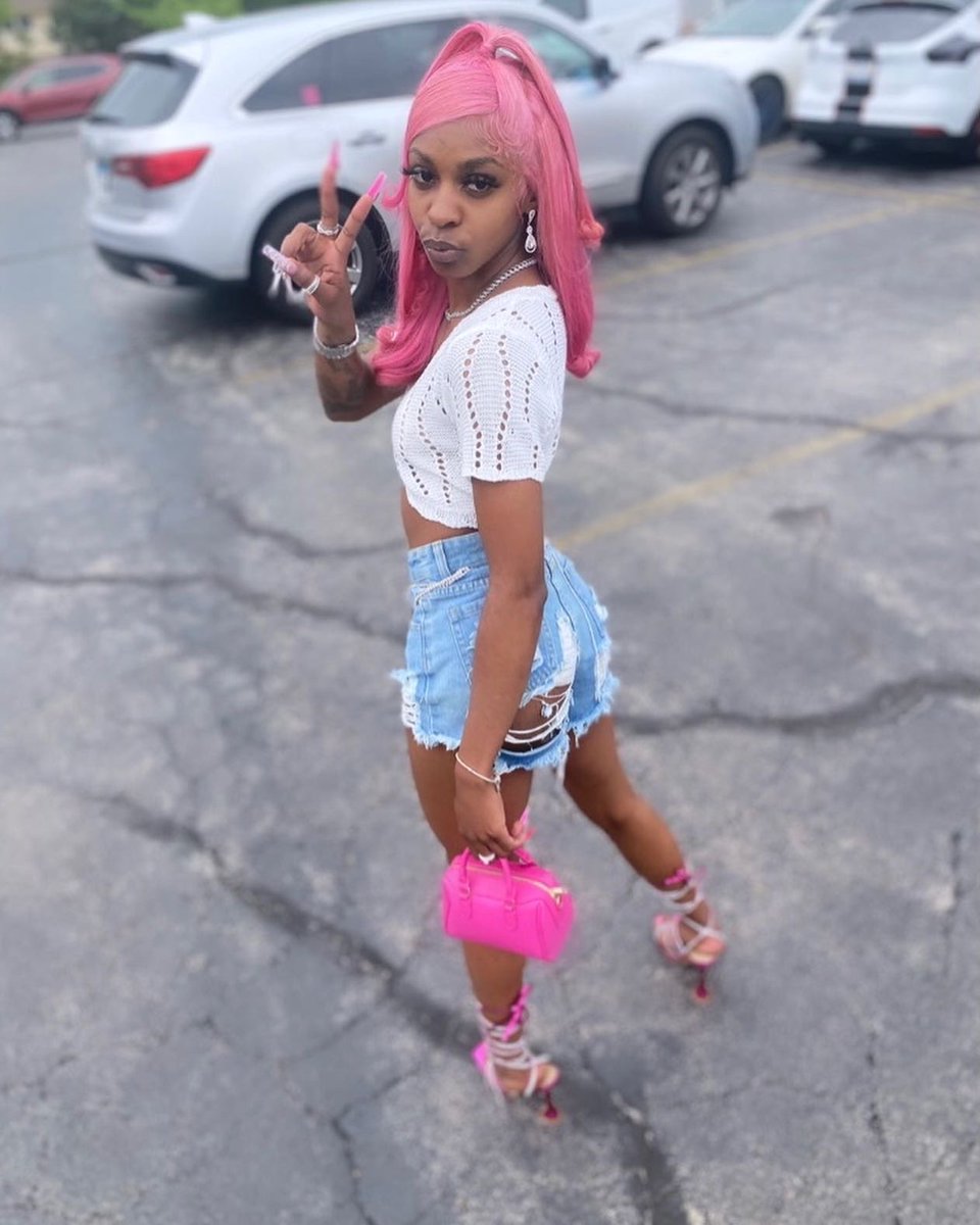 dejasamoneee's tweet photo. Still Eatin Cake, Wishin That a B!tch Would๐ฃโ๏ธGot My Foot๐ฆถUp on They Necks as a B!tch Should๐๐ป #happybirthdaytome #BigSLIM #Big22 #notthelilone https://t.co/FRDsfEeqxb