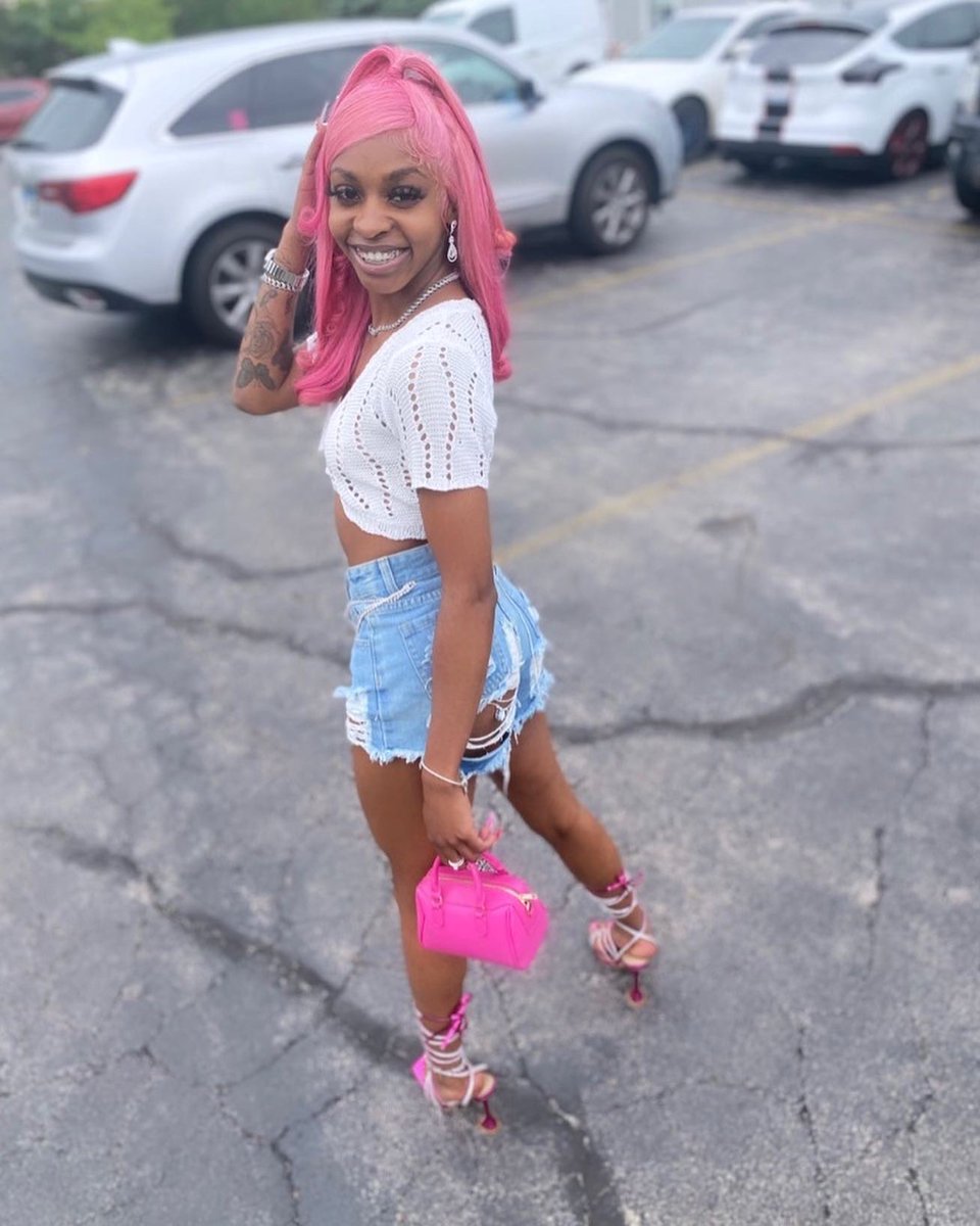 dejasamoneee's tweet photo. Still Eatin Cake, Wishin That a B!tch Would๐ฃโ๏ธGot My Foot๐ฆถUp on They Necks as a B!tch Should๐๐ป #happybirthdaytome #BigSLIM #Big22 #notthelilone https://t.co/FRDsfEeqxb