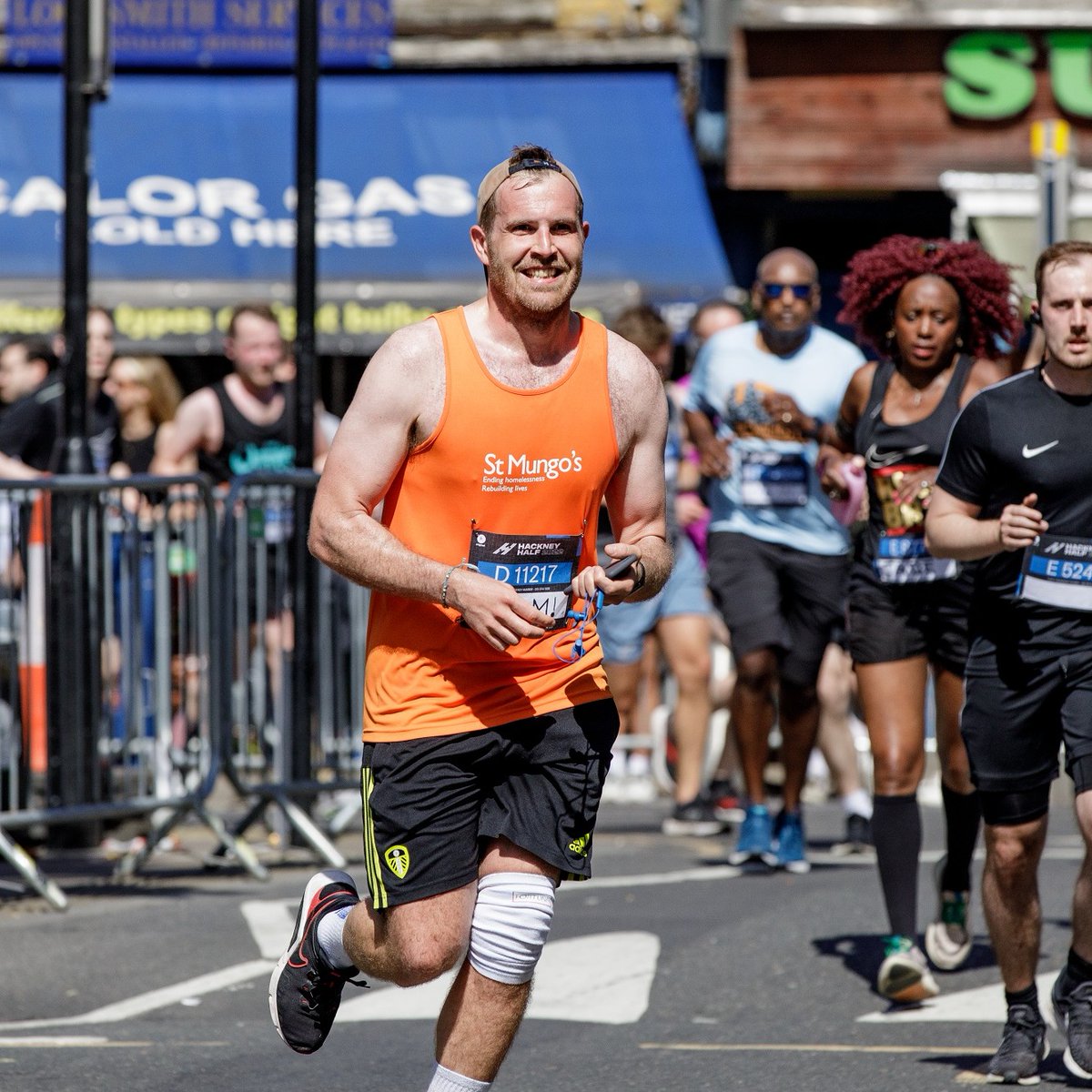 Happy #GlobalRunningDay!

To celebrate we want to show our appreciation to all those who have ran, or will be running for us in future. #TeamMungos🧡 

Were you inspired by everyone who ran in the #HackneyHalf last week? Read all about it here 👉 mungos.org/thank-you-to-o…