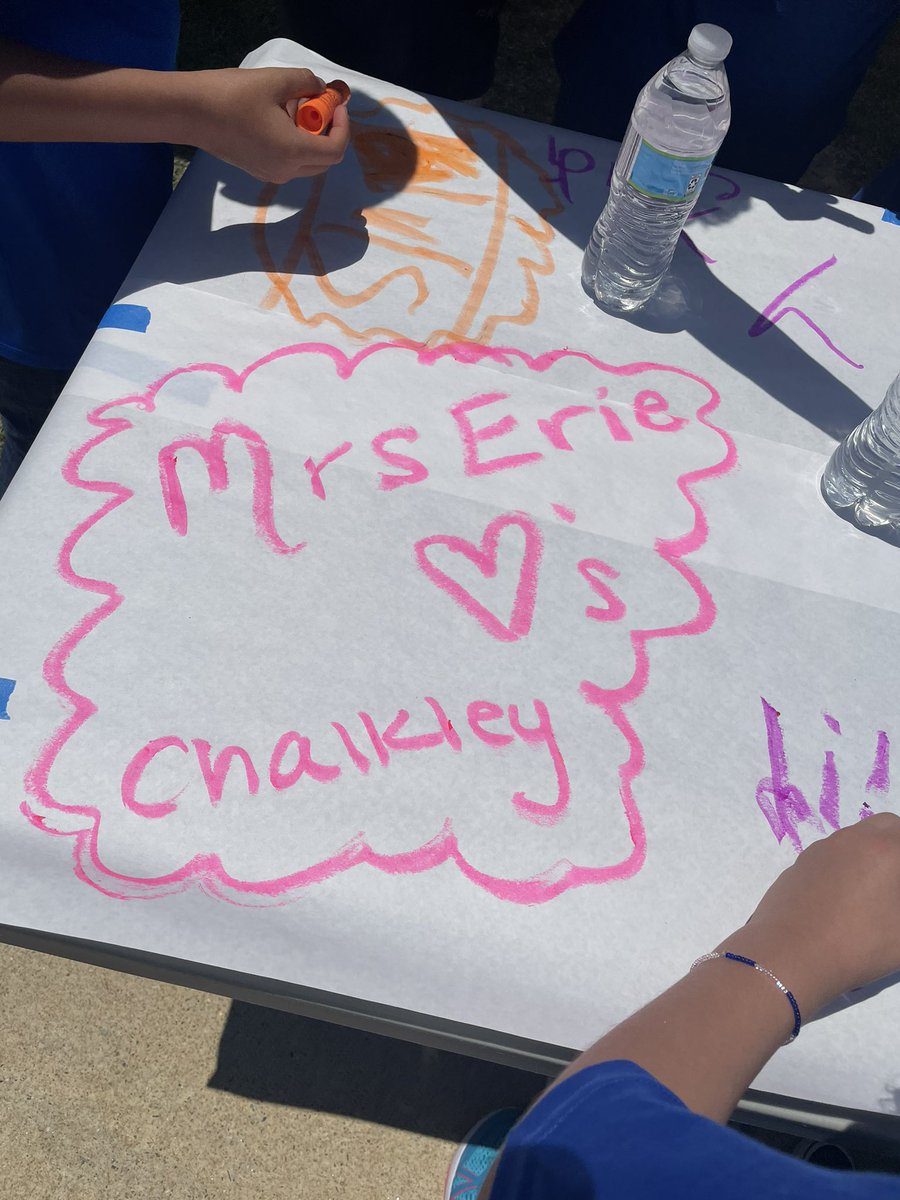 MrsErie3rdGrade's tweet photo. Field day with my fav 5th graders 😍 #fieldday22 #cyes #chalkley #itwashot #fav5thgraders https://t.co/KmnPe3UdVn