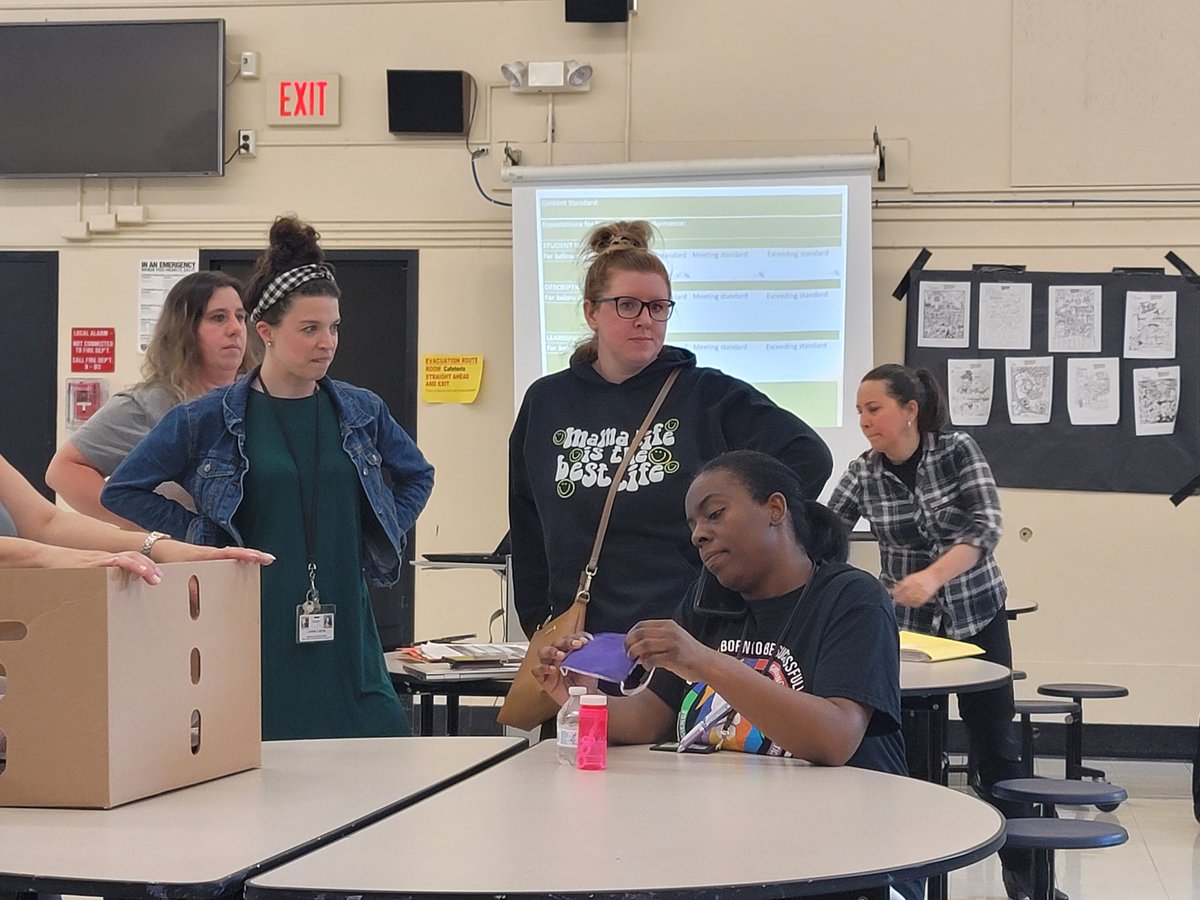 STEMatBlodgett's tweet photo. Syracuse STEM teachers work collaboratively while analyzing student work protocol during Thursday's professional development. #GoSTEMLions #SCSDPL @STEMatBlodgett @SyracuseSchools https://t.co/qsIhhqPb8P