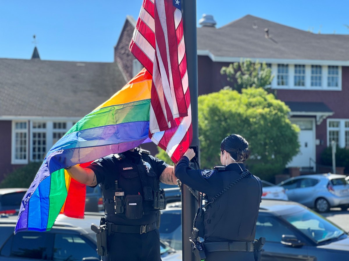 NovatoPolice's tweet photo. πHappy #PrideMonth!π³οΈβπ
We are so honored to celebrate with our #LGBTQIA+ community! We are flying our #PrideFlag high at the Novato Police Department in solidarity for the month of June.
#pridemonth2022 #Pride2022 #PRIDE #NPD #NovatoProud #NovatoPride #NovatoPolice https://t.co/vQyTZ1I70k