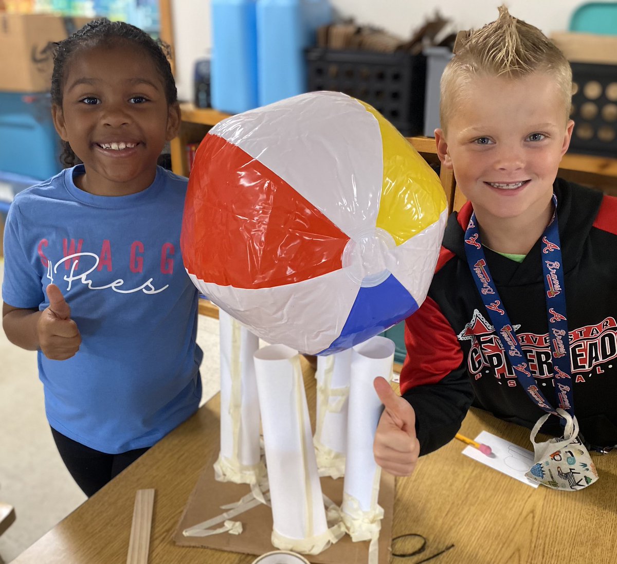 Kate_Loves_STEM's tweet photo. Beachball Towers for our last global lesson are growing our brains and reminding us that even during βsummer breakβ we can use simple materials to keep our brains active! #WHESThrivers @WHE_Whiskers https://t.co/cesK6oOdnU