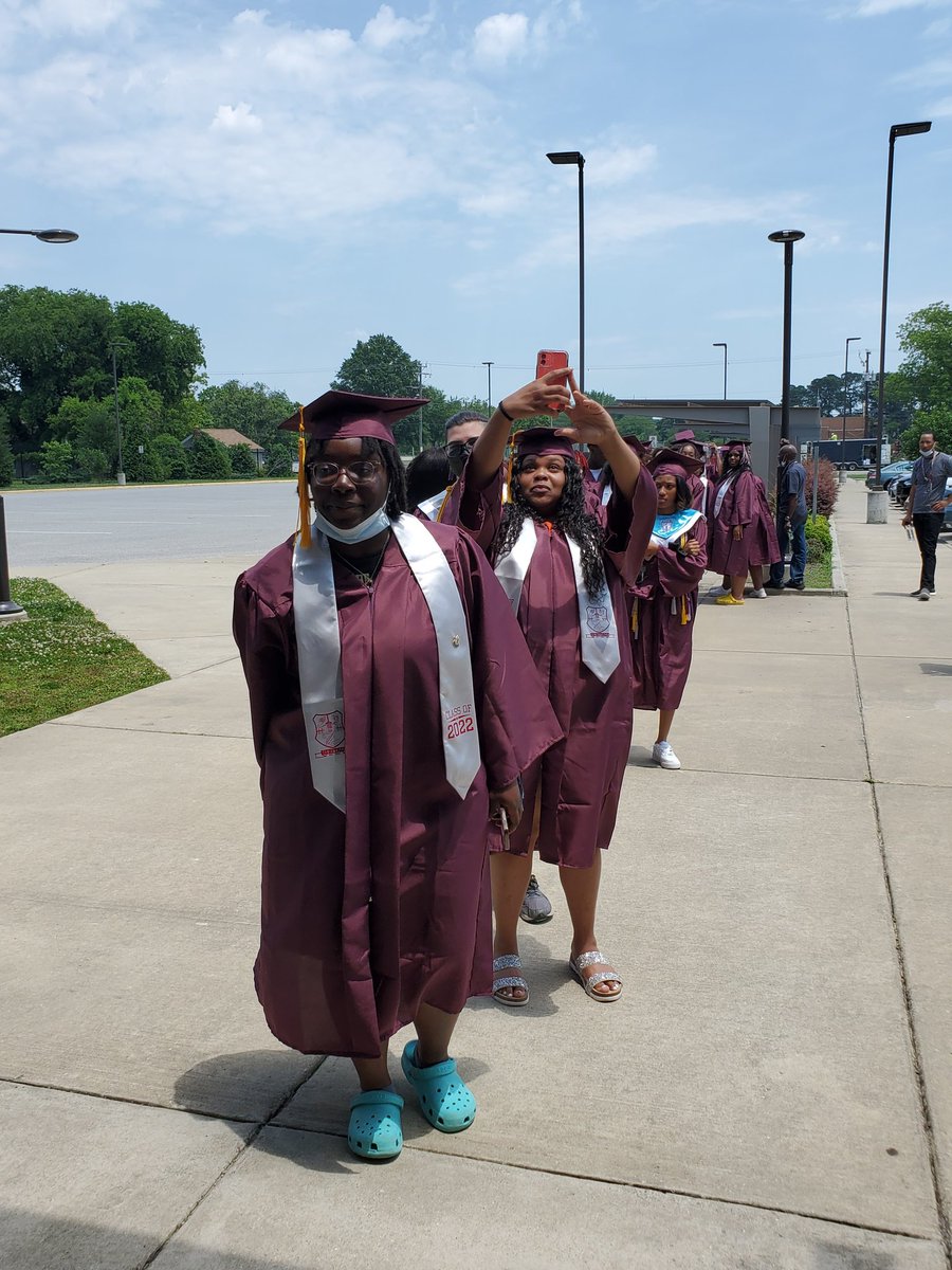 HeritageHS's tweet photo. Our traditional Senior Walks are back!  The Class of '22 visited Discovery Stem Academy and Newsome Park Elementary.  The smiles, cheers and signs were simply AMAZING.  Thanks to the students and STAFFULTY at each school for receiving the #5800Family
#NNPSGrad #HHS2022 #NNPSPROUD https://t.co/VpxORVo4jo