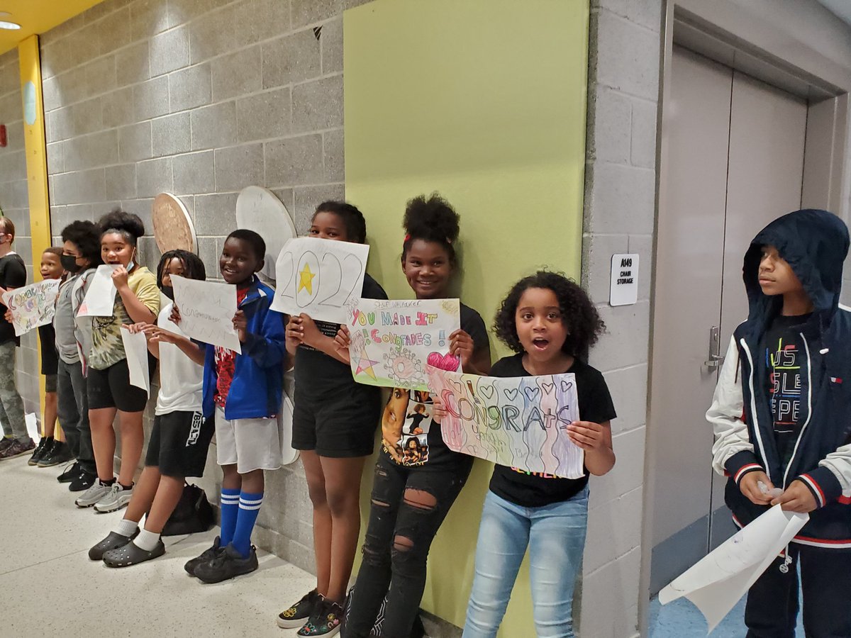 HeritageHS's tweet photo. Our traditional Senior Walks are back!  The Class of '22 visited Discovery Stem Academy and Newsome Park Elementary.  The smiles, cheers and signs were simply AMAZING.  Thanks to the students and STAFFULTY at each school for receiving the #5800Family
#NNPSGrad #HHS2022 #NNPSPROUD https://t.co/VpxORVo4jo