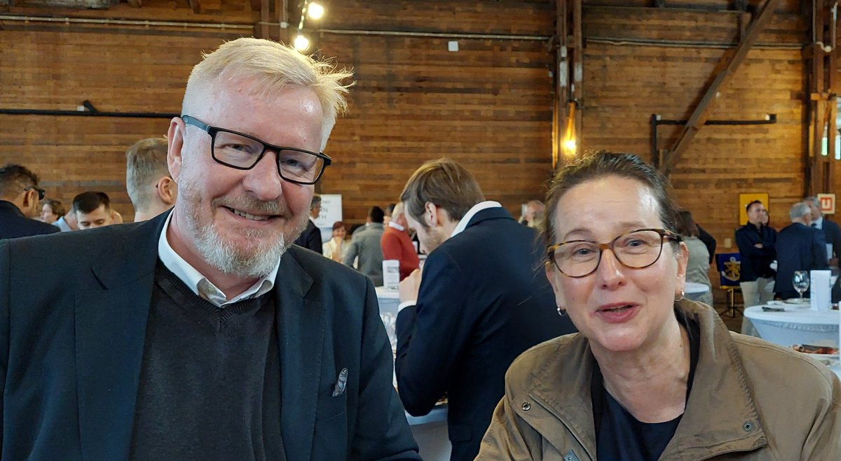 Ulla Tapaninen (@utapaninen) on Twitter photo 28 vuotta akateemista keskustelua logistiikasta ja merenkulusta. Nyt taas kerran syvillä vesillä #LauriOjala'n <a href="/logscalefi/">logscale oy</a> kanssa <a href="/navigate_fi/">Navigate 2022</a> 28 vuotta akateemista keskustelua logistiikasta ja merenkulusta. Nyt taas kerran syvillä vesillä #LauriOjala'n <a href="/logscalefi/">logscale oy</a> kanssa <a href="/navigate_fi/">Navigate 2022</a>