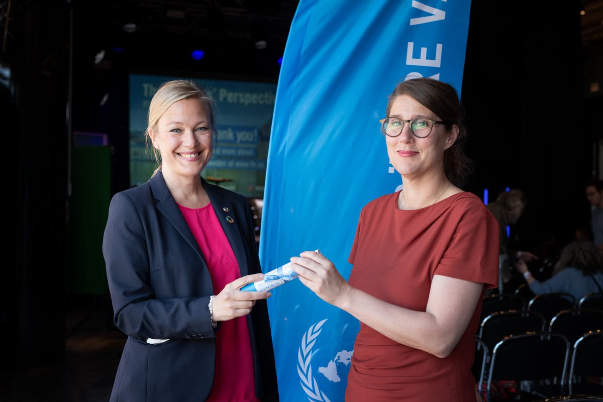 FNforbundet's tweet image. 19 konkreta förslag för klimatet inför #Stockholm50 överlämnades under vår konferens The Peoples' Perspective från världens FN-förbund @WFUNA till statssekreterare @jennyohlssonMFA idag. Nu måste världens ledare agera för en hållbar framtid #svpol