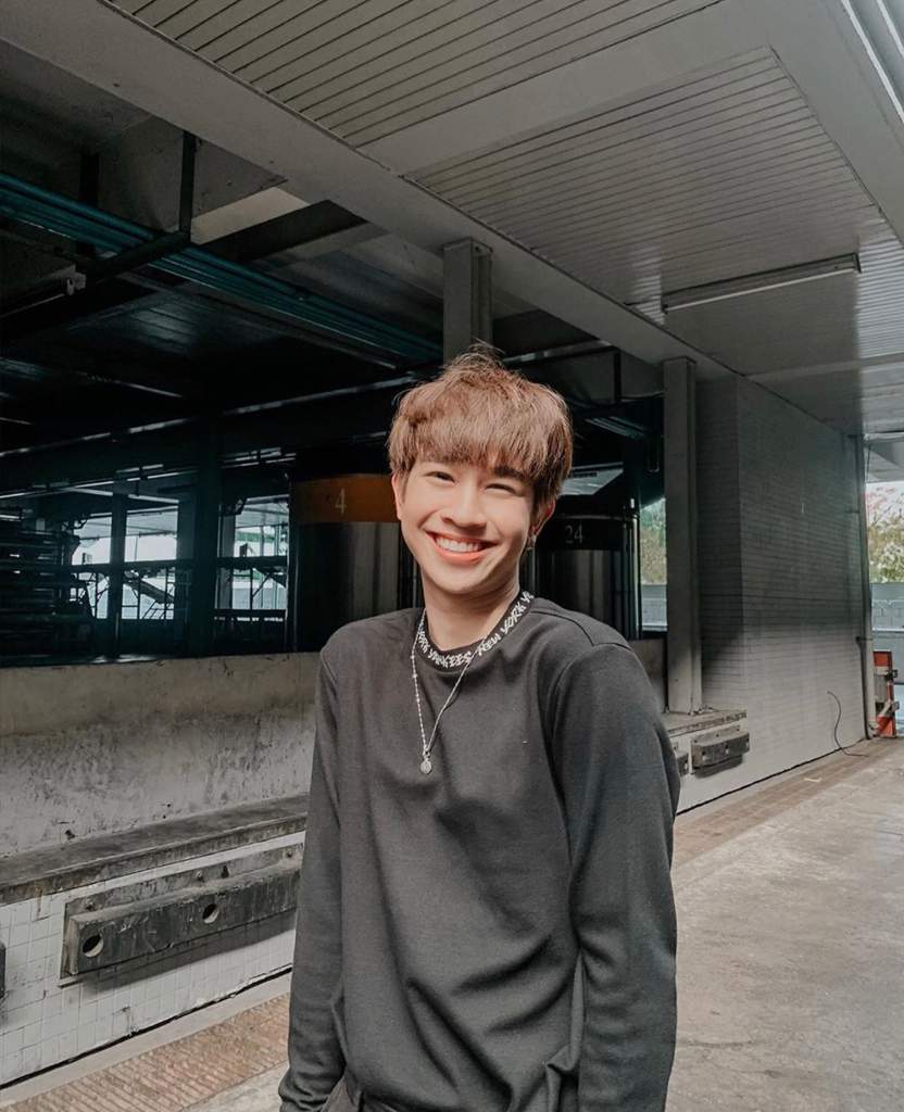 FlukeSiri_'s tweet photo. Opening this acc tonight just to greet HAPPY BIRTHDAY @FlukeNatouch! Thank you for being my inspiration for the past 2 years. I WOULDN'T HAVE MADE IT THIS FAR WITHOUT YOU, from a downhearted 1st-year college student to a soon-to-be intern! Love ya always!💙 #26thHBDFlukeNatouch https://t.co/Ko2nXoiTEL