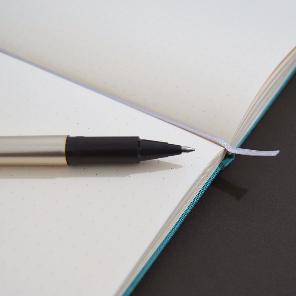 Moustachne's tweet photo. Una página en blanco significa 
infinitas posibilidades de crear.
Déjate llevar por tu creatividad,
plasma tus sueños y crea el nuevo mundo #Moustachine .📚 #notebook https://t.co/phxl4uO1Sh