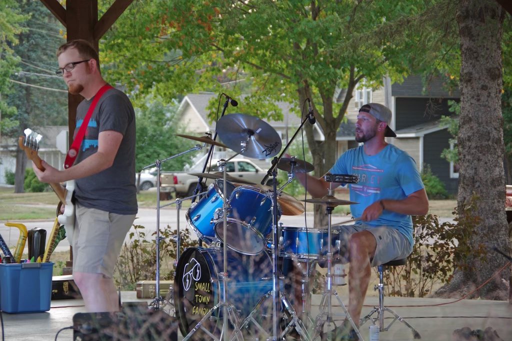 IsantiRedbirds's tweet photo. Attn: @HastingsHawks @BrainerdBees @FLBrewers @Sartell_Muskies @nmMUSKIES @Cobras_Baseball come check out our catcher and his band #SmallTownFamous at Trobecs Bar in St. Stephen Saturday night from 9-12!! #DirrrtyBirdBand https://t.co/mllHQETfJC