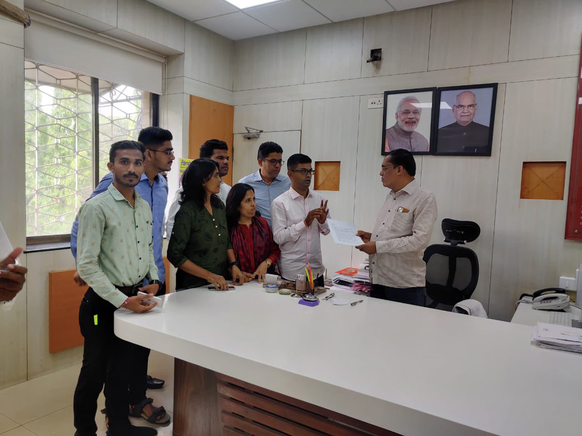 Mihirkchavan11's tweet photo. न्यायालयाच्या आदेशानुसार शिक्षण संचालक धनराज माने यांच्या दालनामध्ये बैठक पार पडली.विद्यापीठांच्या परीक्षांमध्ये एक समानता यावी तसेच इतर मुद्दे सरकारकडे मांडले.लवकरच सकारात्मक निर्णय घेण्यात येईल असे आश्वासन देण्यात आले @samant_uday  @anubha1812 @kalpeshyadav007 @SeemaMahangade https://t.co/DjpC7vdqWJ