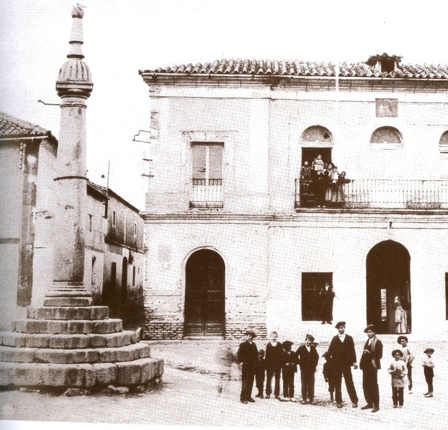 marquezbrox's tweet photo. @lluisizquierdo Los Navalmorales (Toledo). Si te dice algo este lugar o conoces a alguien que tenga raíces allí,  allá por 1933, contacta conmigo por favor por DM y te doy más detalles ¡¡¡Gracias!!! https://t.co/N5i7HXxeG3