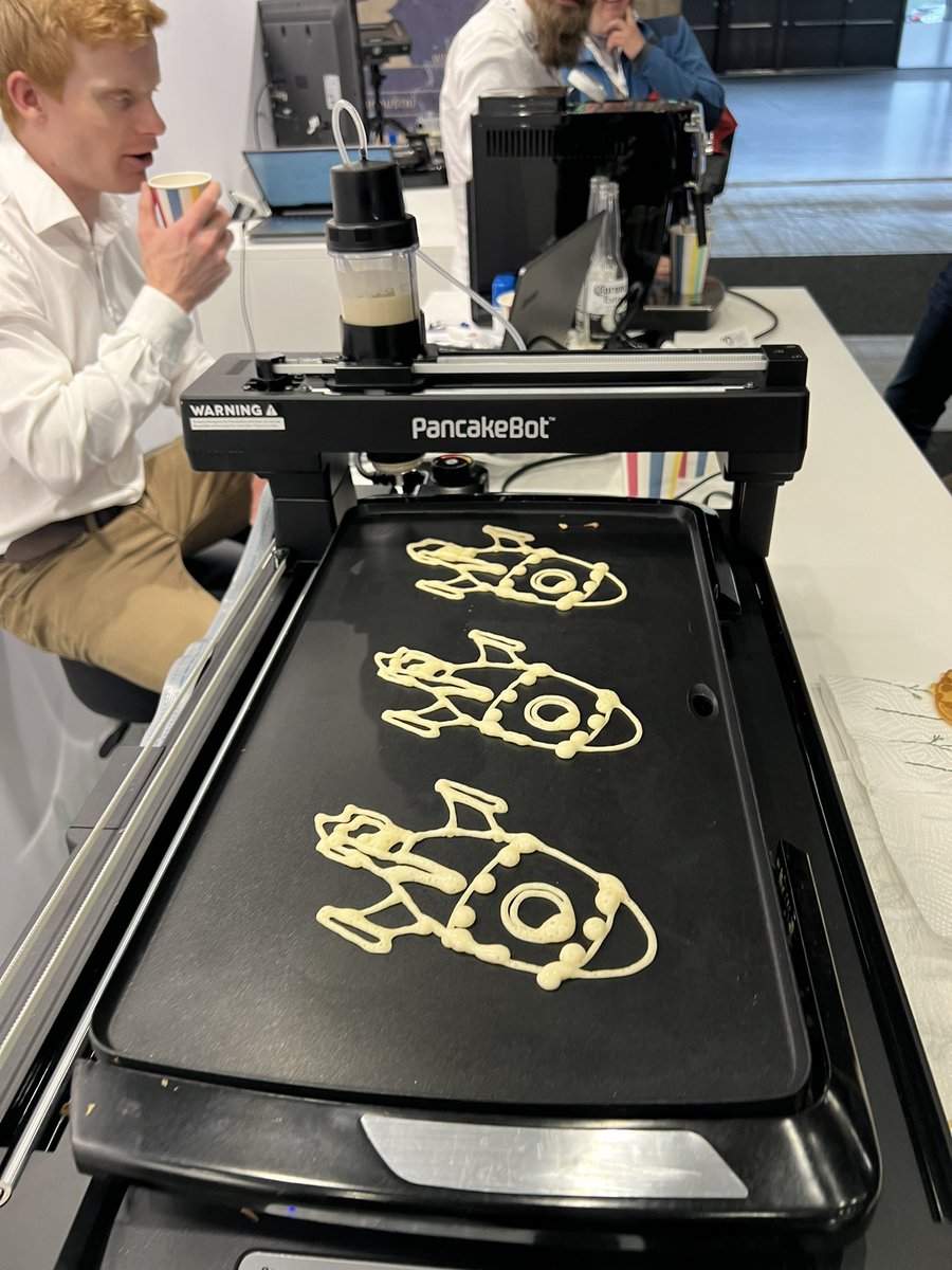 PancakeBot's tweet photo. Spenfing time with the #3DNet team in Oslo! @3DNet_no https://t.co/Du0oWPeOeX