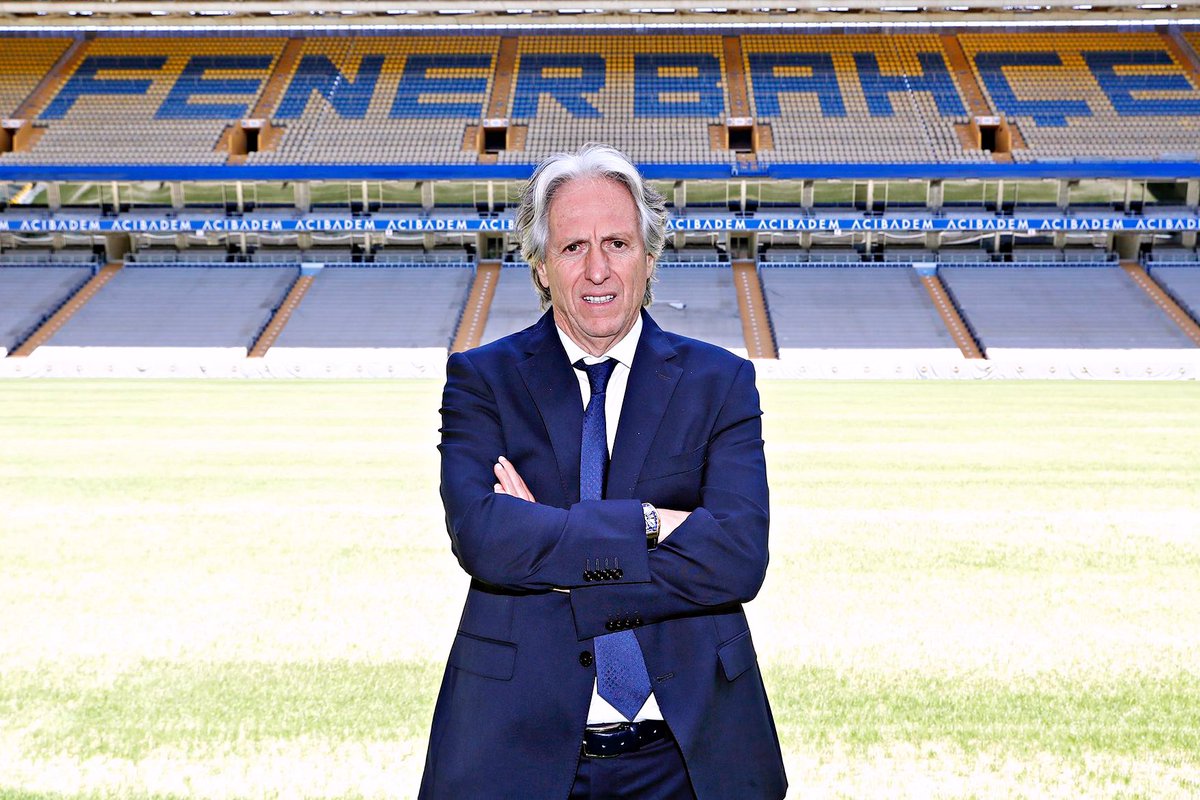 Finalmente sai um dos maiores assalariados do Benfica.