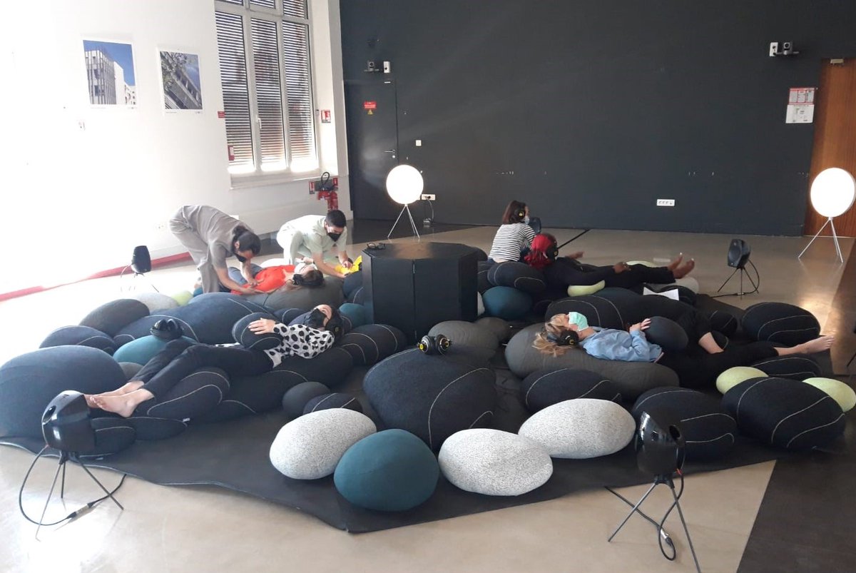 Avicenne_RMuret's tweet photo. #Culture | Corps sonores, installation visuelle, sonore et chorégraphique immersive du danseur chorégraphe Massimo Fusco réalisée à partir de pastilles sonores enregistrées lors de séances bien-être avec les soignants @Avicenne_RMuret @APHP 👏 https://t.co/iL7rZlf9kX