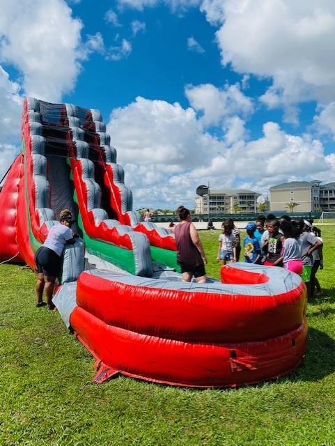 ColonialElem's tweet photo. End of the Year Waterday Celebration for all students! 🛝☀️😎#loveleeschools #leetweets #waterdayfun https://t.co/N1xxPI0eUW