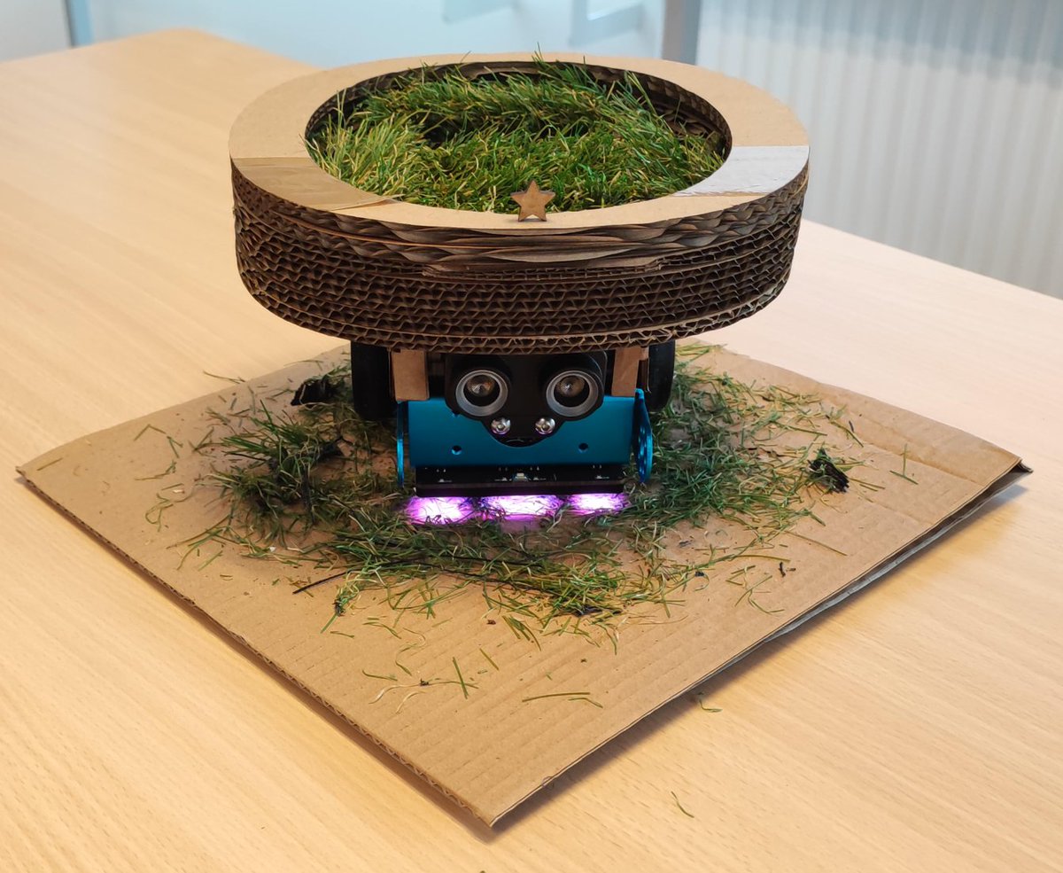 Ackbhar69's tweet image. Derniers préparatifs pour les deux équipes qualifiées pour la finales #DéfiBots avec @DANE_acLyon au Lycée du Docteur charles Mérieux #LDCM
Sur le thème de la coupe du monde 2022, nos deux équipes représentent le Cameroun et la France.