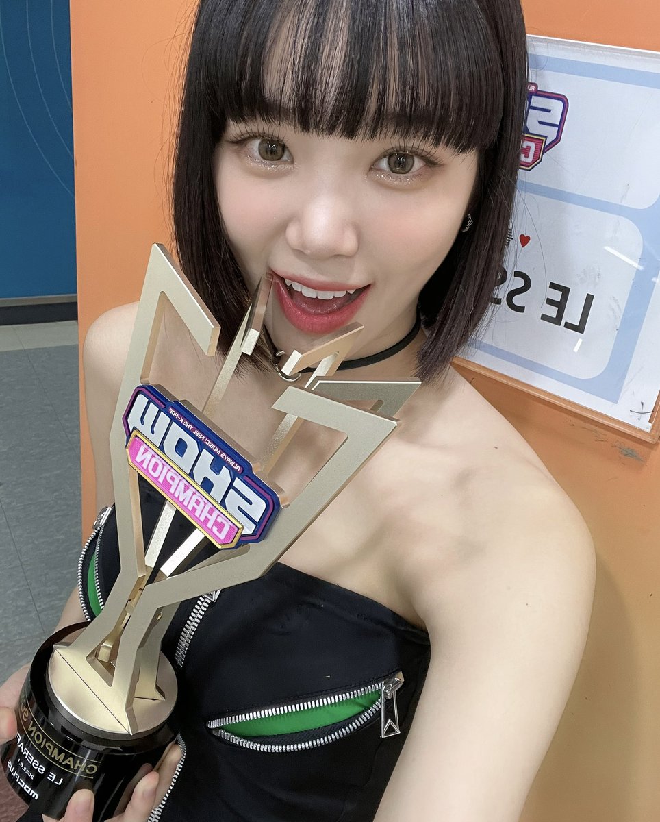 dailyskzpinks's tweet photo. Chaewon during Show Champion! 🍂
#KimChaewon #Chaewon #LE_SSERAFIM4thWin #LE_SSERAFIM https://t.co/woSboWfeVS