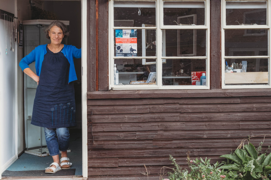 Next weekend is <a href="/WSTreadingUK/">Whiteknights Studio Trail</a> - and we've got the latest news on visiting artists from outside the University area... and a very special piece created by all 38 artists where proceeds will go to the British Red Cross Ukraine Appeal
whatsonreading.com/whiteknights-s…