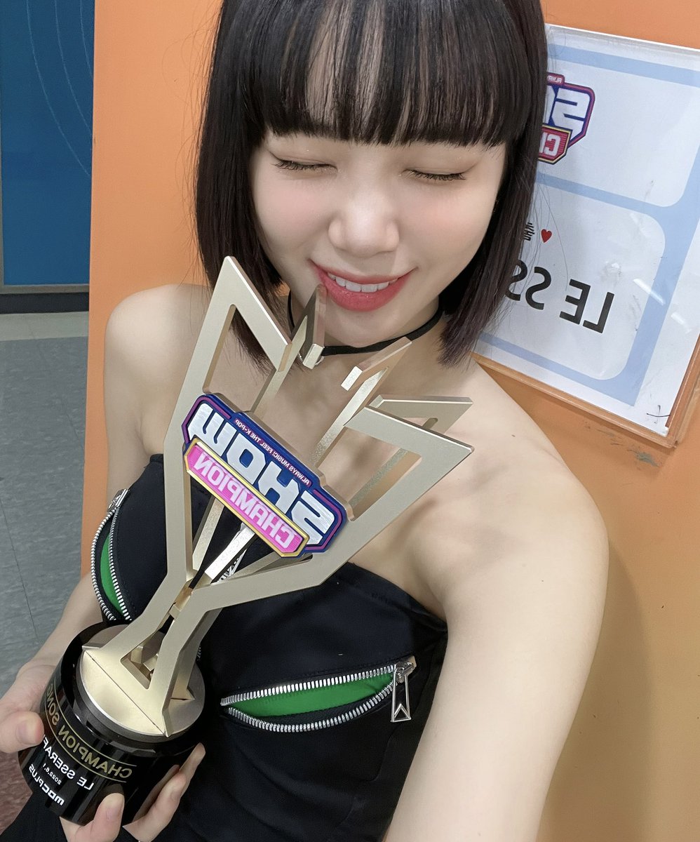 dailyskzpinks's tweet photo. Chaewon during Show Champion! 🍂
#KimChaewon #Chaewon #LE_SSERAFIM4thWin #LE_SSERAFIM https://t.co/woSboWfeVS