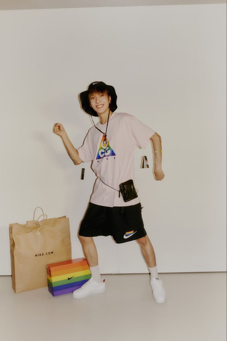 patotnhaoldstan's tweet photo. 🏳️‍🌈 idols de k-pop que são parte da comunidade LGBTQIA+; a #PrideMonth thread https://t.co/2KfsYLhMkH