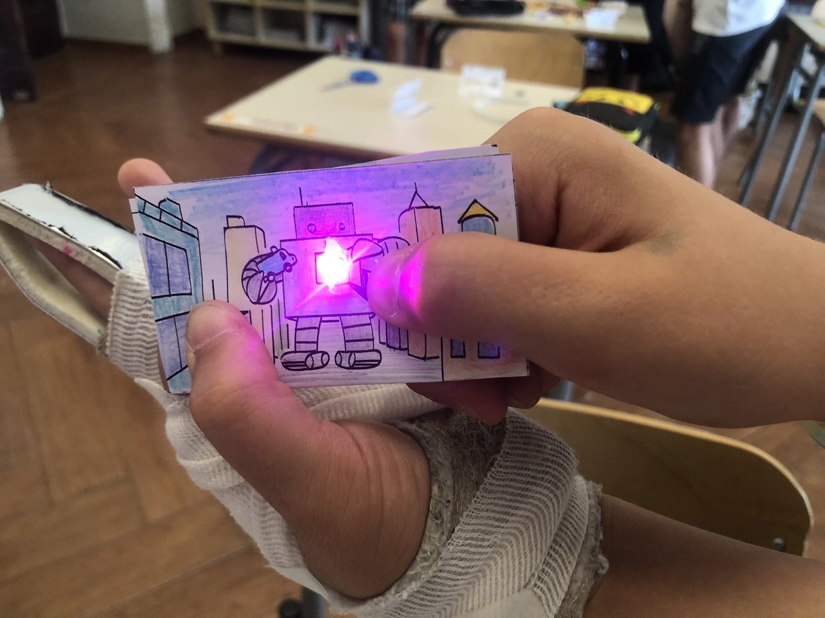 paoletta1009's tweet photo. Last class in 5th grade making paper circuits! 
All the students loved this new project

#tinkering 
#MakerEd https://t.co/xKY7ml3jdl