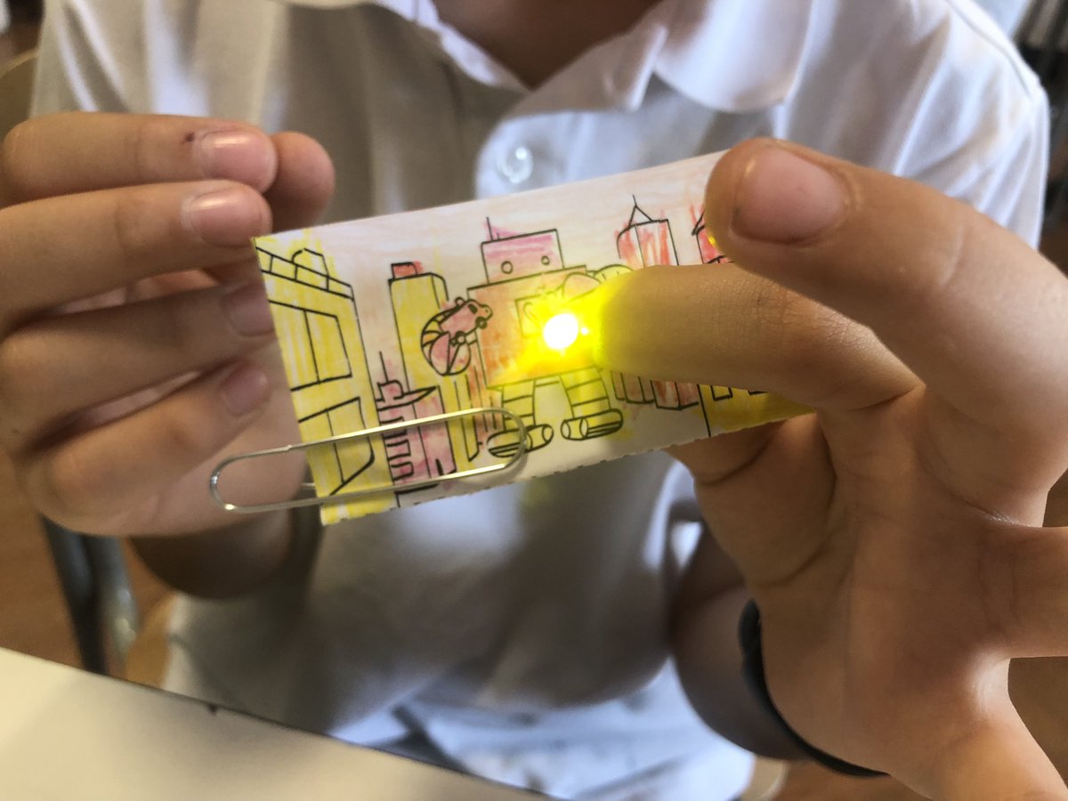 paoletta1009's tweet photo. Last class in 5th grade making paper circuits! 
All the students loved this new project

#tinkering 
#MakerEd https://t.co/xKY7ml3jdl