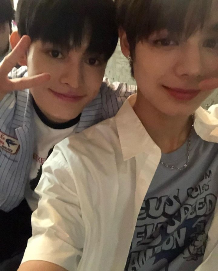 imdalostaeon's tweet photo. Our Daily dose of #JJAMES... And woochan being a third wheel again cutie 😂 https://t.co/sjiGYB6uXQ