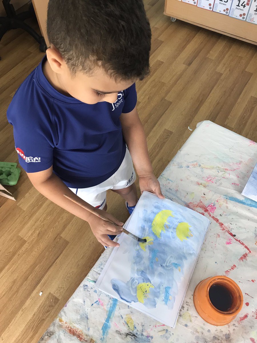 JESSJumeirahYr1's tweet photo. This week Y1 have been using different mediums to create a piece of art work based on a famous Monet painting. Can you guess which painting we got our inspiration from? #JESSJumCreative #JESSJumArt https://t.co/l5TjkIQ1YB