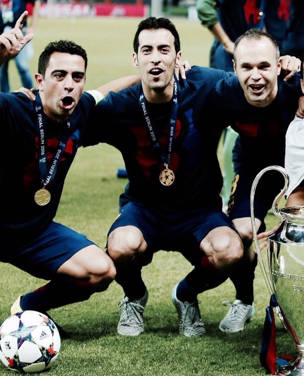 INIE8TAZO's tweet photo. El mejor centro del campo de la historia del fútbol, y cualquier debate se da por nulo o ignorado. https://t.co/cbPiJSgw0l