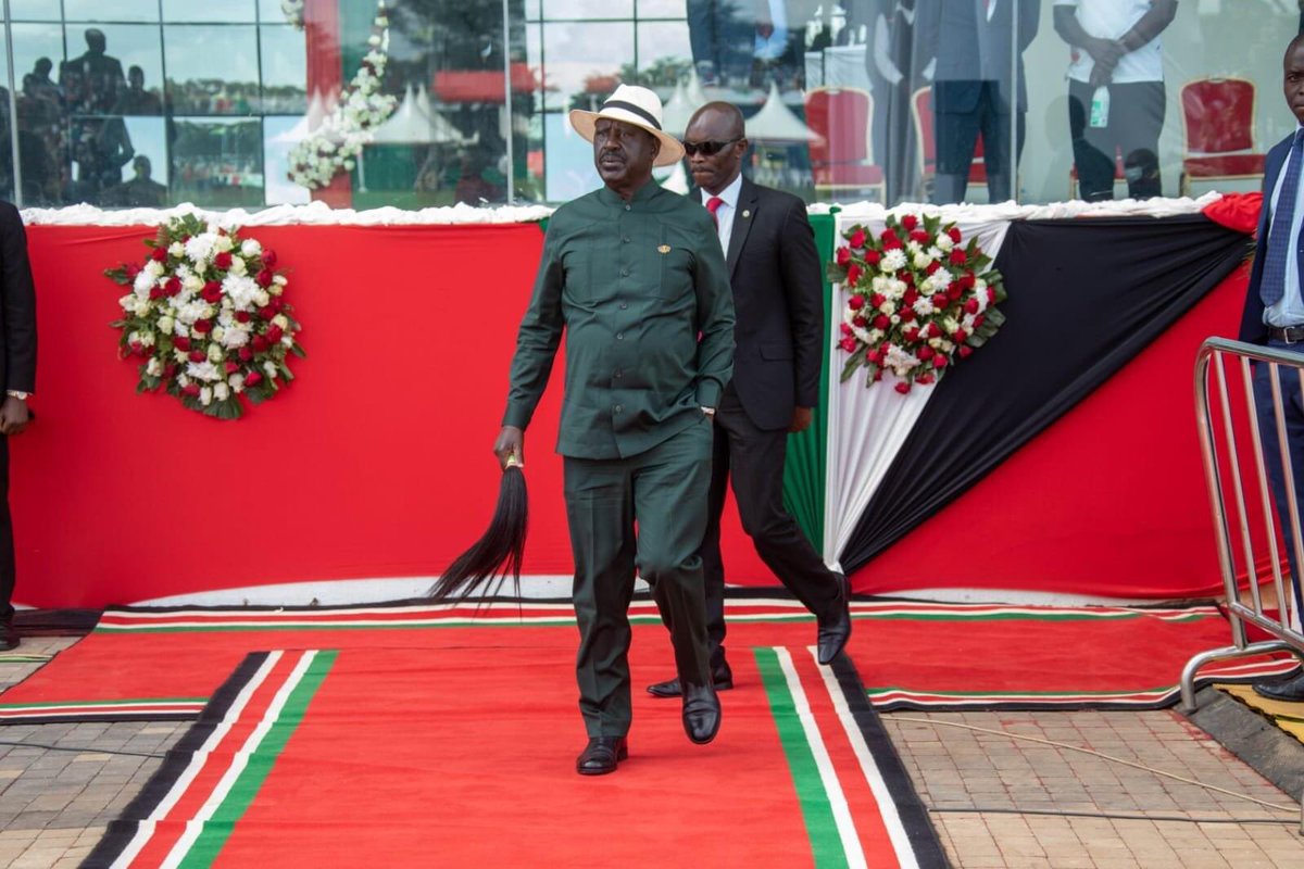 Physicistbwana's tweet photo. The Dynamic Duo, true statesmen. Viongozi 💪💪👊.@JunetMohamed @makaumutua . https://t.co/Bez2RgPf8T