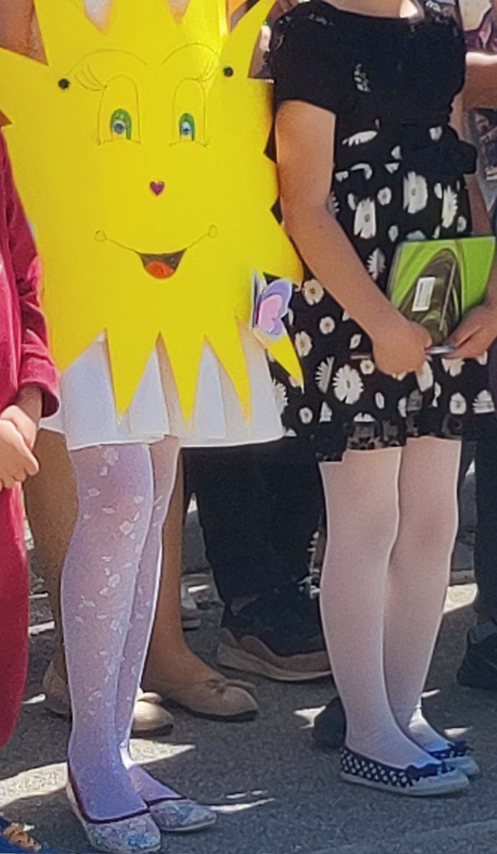 LarissaBruun's tweet photo. Today at Jovan Cvijic primary school in Zubin Potok, 👦👧🏾👧🏼🧒🏼🧒🏽 from all schools in the municipality gathered to celebrate their day.
On this #ChildrensDay2022, it's critical to keep children first in line for investment, last in line for cuts; read more➡️ https://t.co/XhWYjepeaV https://t.co/GHBMSHdXeH